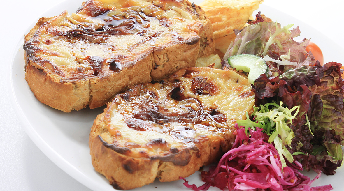 Le welsh rarebit, une spécialité galloise à base de cheddar fondu, de bière et de moutarde…